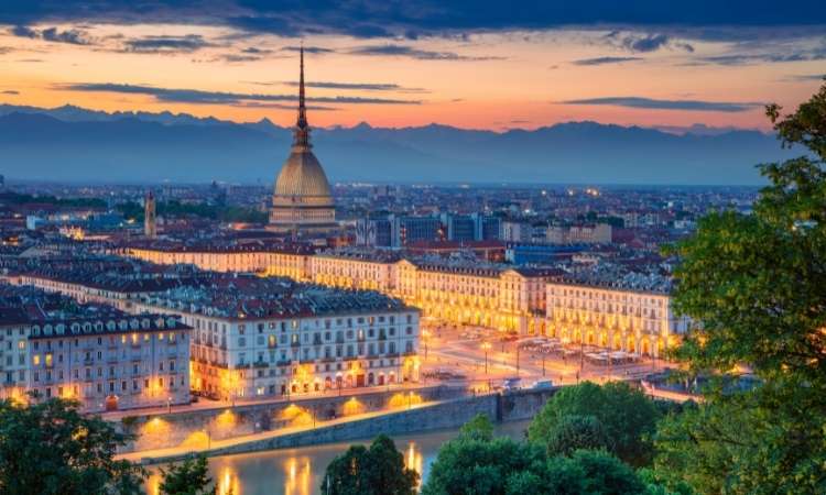 Dating advice for women in Turin