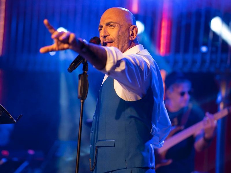 Serhat in concerto: un’esibizione della star dell’Eurovision due volte a Istanbul